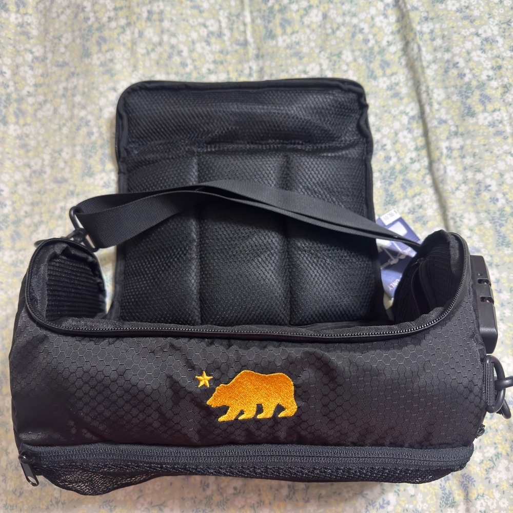 Cali Crusher 100% Smell Proof Duffle Bag w/Combo Lock Gold Brand New
